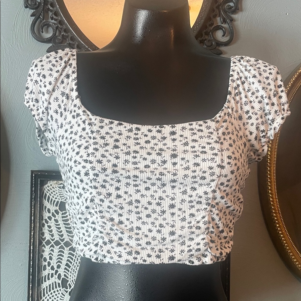 PacSun Black and White Floral Crop Top - Picture 1 of 4